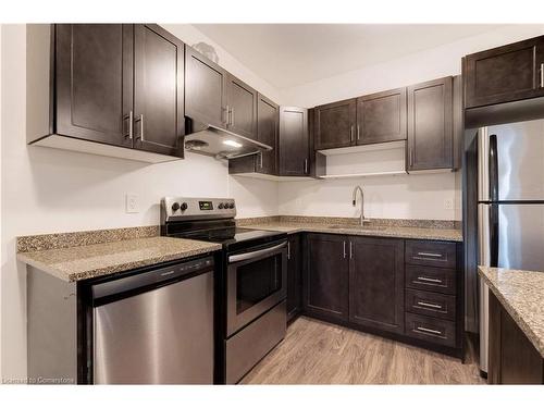 152 Sanford Avenue S, Hamilton, ON - Indoor Photo Showing Kitchen With Upgraded Kitchen