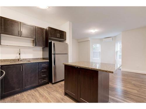 152 Sanford Avenue S, Hamilton, ON - Indoor Photo Showing Kitchen