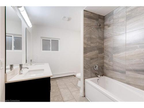 152 Sanford Avenue S, Hamilton, ON - Indoor Photo Showing Bathroom