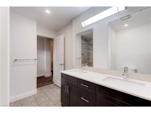 152 Sanford Avenue S, Hamilton, ON - Indoor Photo Showing Bathroom