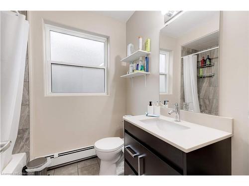 152 Sanford Avenue S, Hamilton, ON - Indoor Photo Showing Bathroom