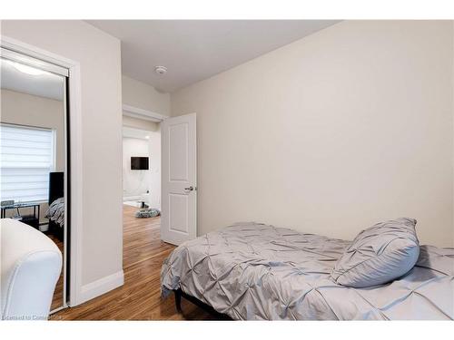 152 Sanford Avenue S, Hamilton, ON - Indoor Photo Showing Bedroom