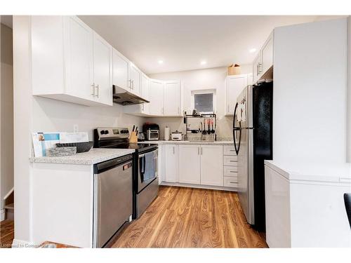 152 Sanford Avenue S, Hamilton, ON - Indoor Photo Showing Kitchen