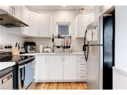 152 Sanford Avenue S, Hamilton, ON - Indoor Photo Showing Kitchen