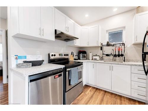 152 Sanford Avenue S, Hamilton, ON - Indoor Photo Showing Kitchen