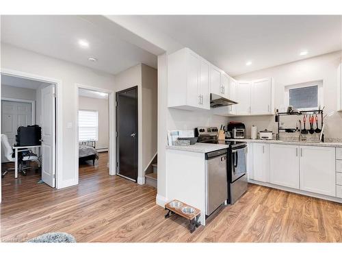 152 Sanford Avenue S, Hamilton, ON - Indoor Photo Showing Kitchen