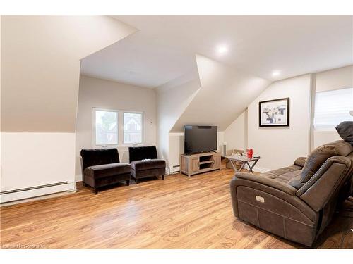 152 Sanford Avenue S, Hamilton, ON - Indoor Photo Showing Other Room