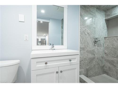 152 Sanford Avenue S, Hamilton, ON - Indoor Photo Showing Bathroom