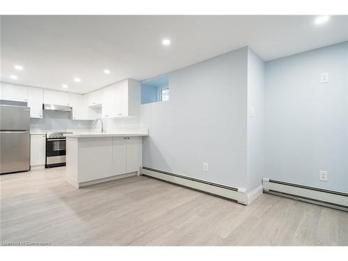 152 Sanford Avenue S, Hamilton, ON - Indoor Photo Showing Kitchen