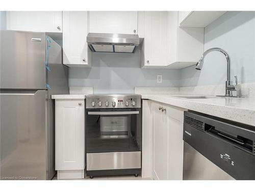 152 Sanford Avenue S, Hamilton, ON - Indoor Photo Showing Kitchen