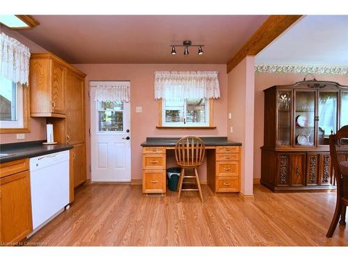 18 Pleasant Avenue, Dundas, ON - Indoor Photo Showing Other Room