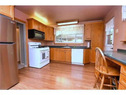 18 Pleasant Avenue, Dundas, ON - Indoor Photo Showing Kitchen