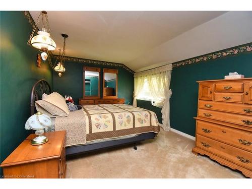 18 Pleasant Avenue, Dundas, ON - Indoor Photo Showing Bedroom