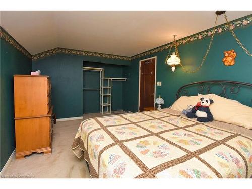 18 Pleasant Avenue, Dundas, ON - Indoor Photo Showing Bedroom