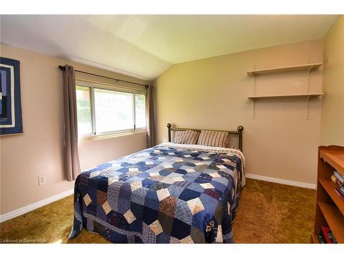 18 Pleasant Avenue, Dundas, ON - Indoor Photo Showing Bedroom