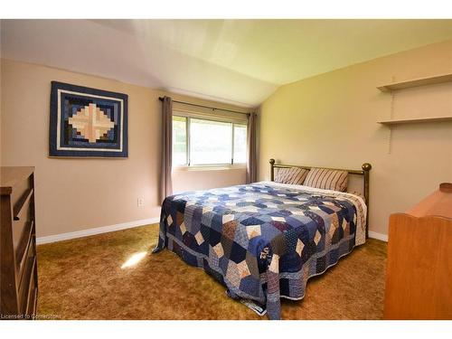 18 Pleasant Avenue, Dundas, ON - Indoor Photo Showing Bedroom