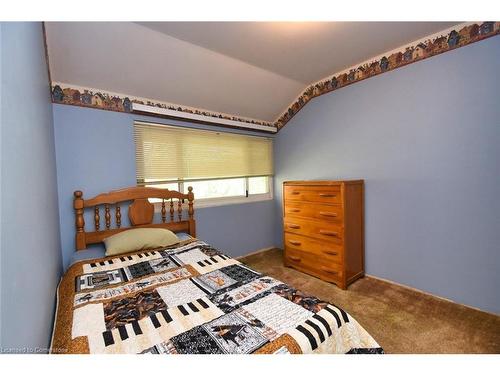 18 Pleasant Avenue, Dundas, ON - Indoor Photo Showing Bedroom