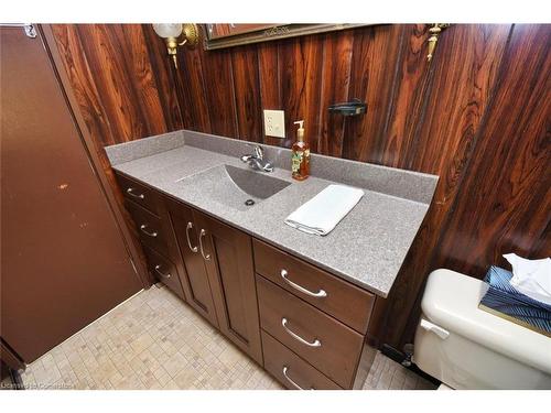 18 Pleasant Avenue, Dundas, ON - Indoor Photo Showing Bathroom