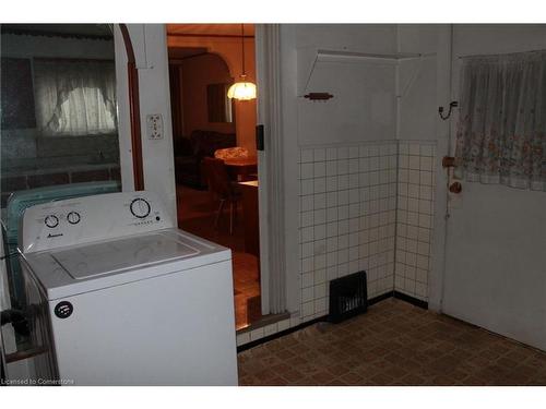 24 Carlisle Street, Hamilton, ON - Indoor Photo Showing Laundry Room