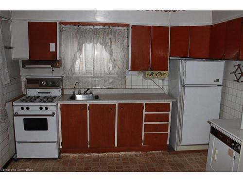 24 Carlisle Street, Hamilton, ON - Indoor Photo Showing Kitchen