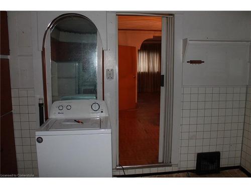 24 Carlisle Street, Hamilton, ON - Indoor Photo Showing Laundry Room