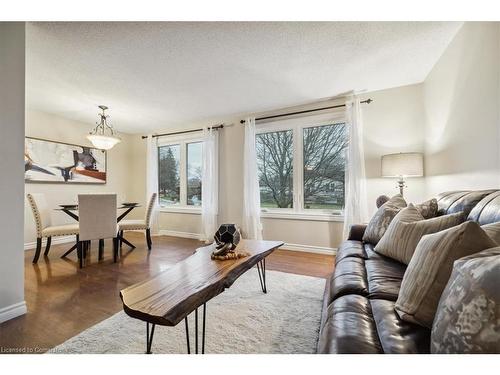 44 Birchcliffe Crescent, Hamilton, ON - Indoor Photo Showing Living Room