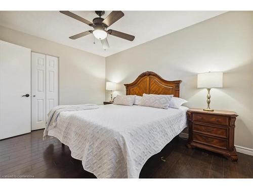 44 Birchcliffe Crescent, Hamilton, ON - Indoor Photo Showing Bedroom