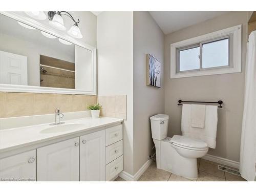 44 Birchcliffe Crescent, Hamilton, ON - Indoor Photo Showing Bathroom