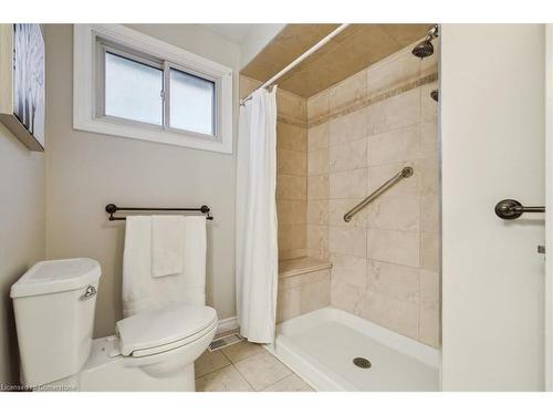 44 Birchcliffe Crescent, Hamilton, ON - Indoor Photo Showing Bathroom