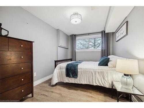 44 Birchcliffe Crescent, Hamilton, ON - Indoor Photo Showing Bedroom