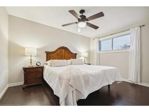 44 Birchcliffe Crescent, Hamilton, ON - Indoor Photo Showing Bedroom