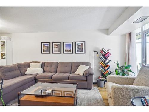 910-75 East Liberty Street, Toronto, ON - Indoor Photo Showing Living Room