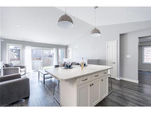 78 Silverwood Avenue, Welland, ON - Indoor Photo Showing Living Room