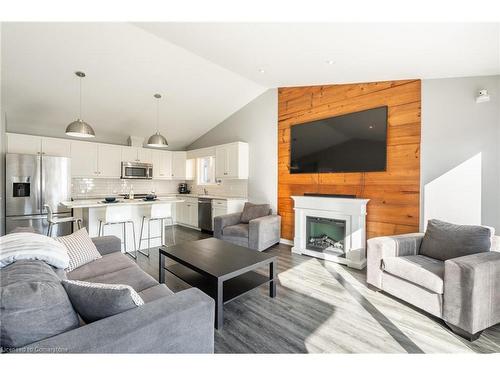 78 Silverwood Avenue, Welland, ON - Indoor Photo Showing Living Room With Fireplace