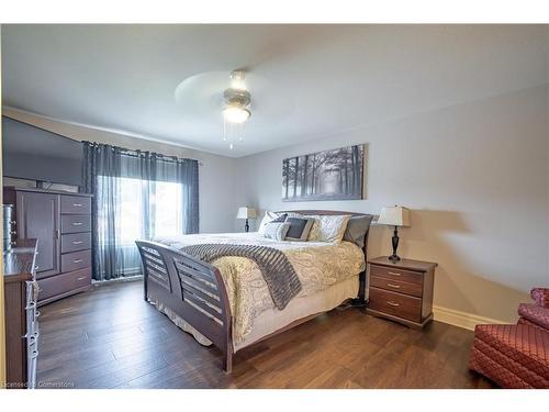 54 Las Road, Smithville, ON - Indoor Photo Showing Bedroom