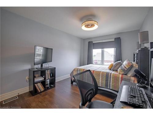 54 Las Road, Smithville, ON - Indoor Photo Showing Bedroom