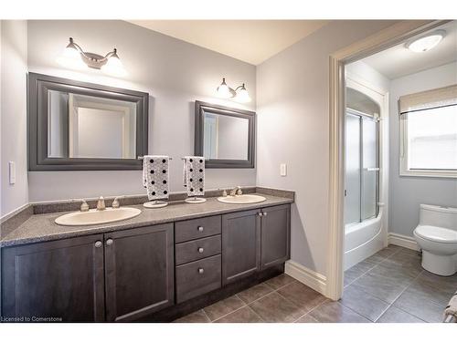 54 Las Road, Smithville, ON - Indoor Photo Showing Bathroom