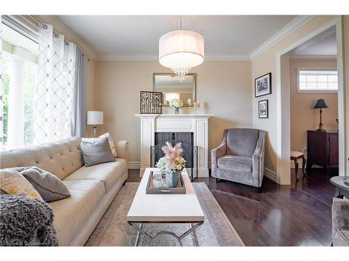 54 Las Road, Smithville, ON - Indoor Photo Showing Living Room