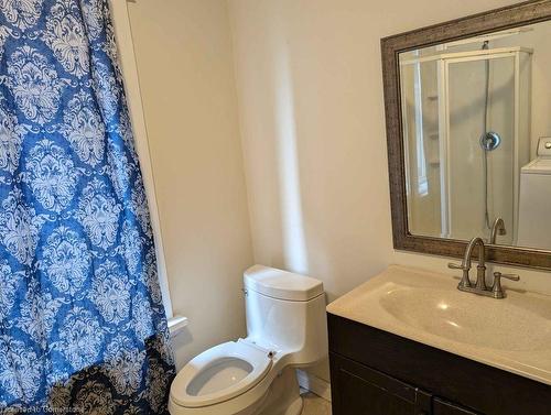 175 Beach Road, Hamilton, ON - Indoor Photo Showing Bathroom