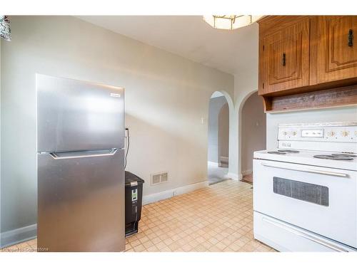 355 Rosedale Avenue, Hamilton, ON - Indoor Photo Showing Kitchen