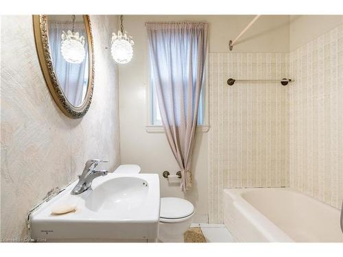 355 Rosedale Avenue, Hamilton, ON - Indoor Photo Showing Bathroom