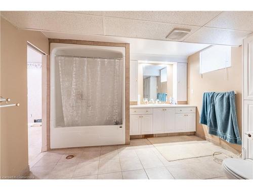 355 Rosedale Avenue, Hamilton, ON - Indoor Photo Showing Bathroom