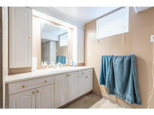 355 Rosedale Avenue, Hamilton, ON - Indoor Photo Showing Bathroom