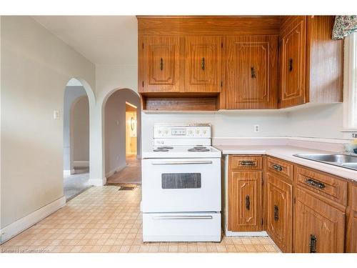 355 Rosedale Avenue, Hamilton, ON - Indoor Photo Showing Kitchen