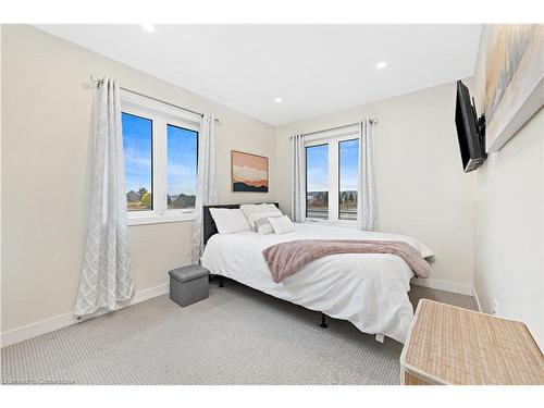 52-590 North Service Road, Stoney Creek, ON - Indoor Photo Showing Bedroom