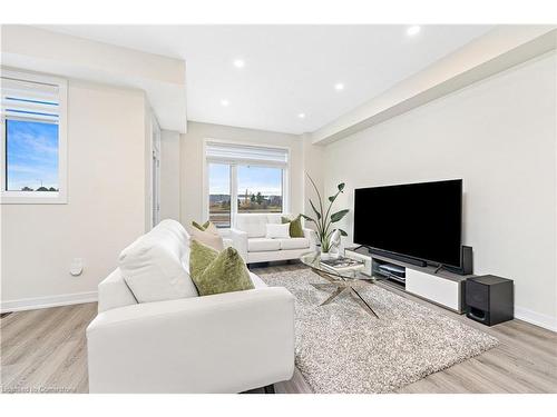 52-590 North Service Road, Stoney Creek, ON - Indoor Photo Showing Living Room