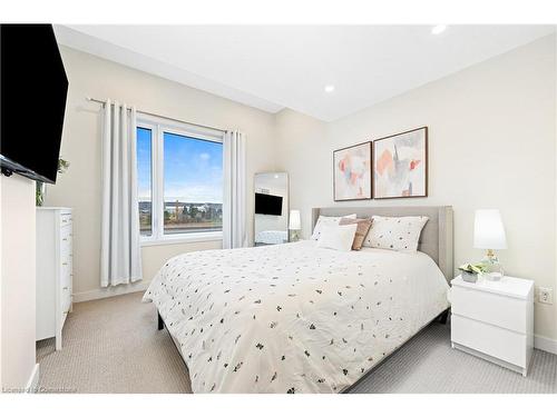 52-590 North Service Road, Stoney Creek, ON - Indoor Photo Showing Bedroom