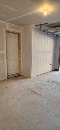 156-677 Park Road, Brantford, ON - Indoor Photo Showing Garage