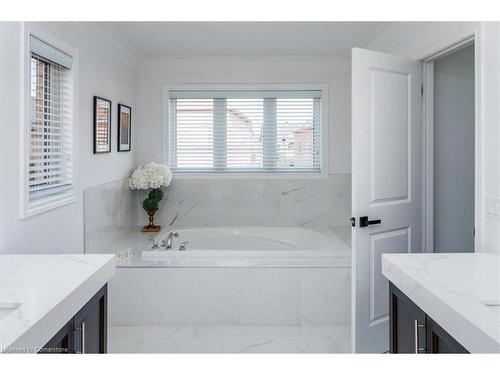 27 Leith Drive Drive, Bradford/West Gwillimbury, ON - Indoor Photo Showing Bathroom