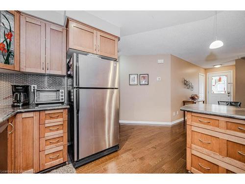 957 Sanford Drive, Burlington, ON - Indoor Photo Showing Kitchen